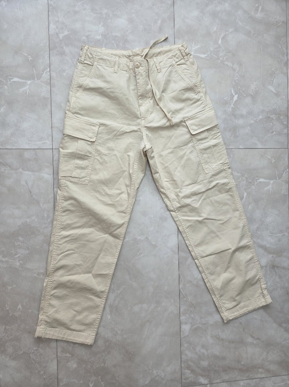 Uniqlo Men’s Cream Cargo Pants with Side Pockets